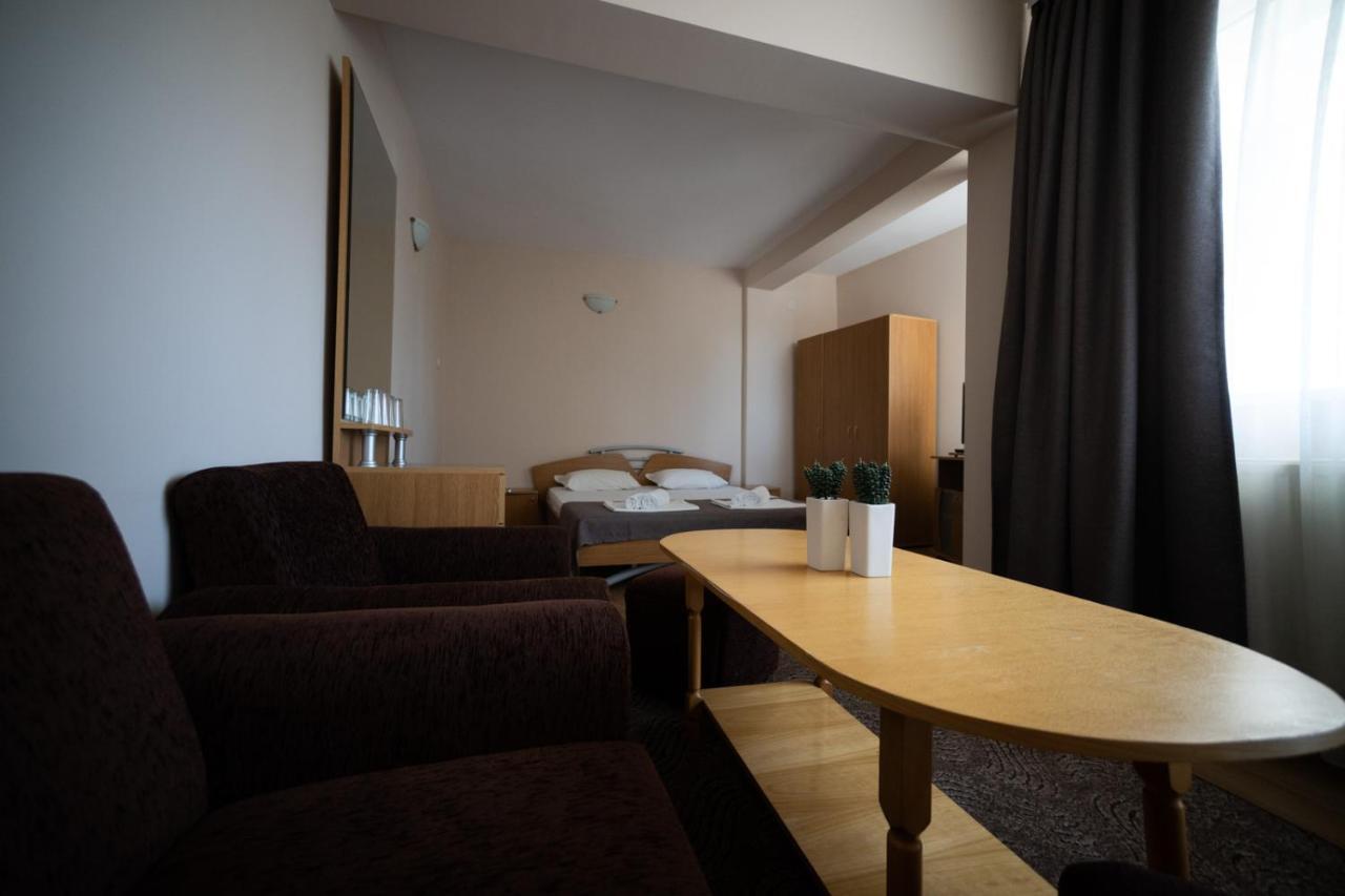 Hotel Velista Voneshta Voda Bagian luar foto