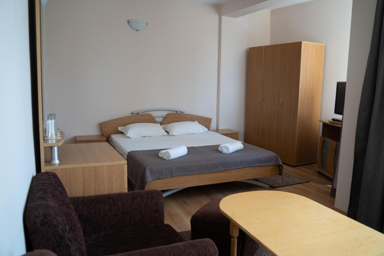 Hotel Velista Voneshta Voda Bagian luar foto